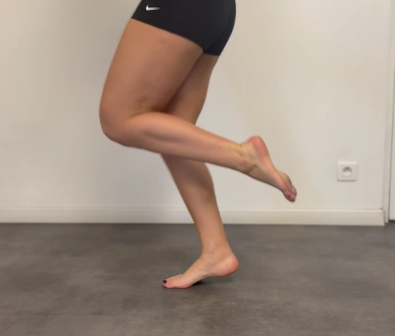 Saut unipodal sur la pointe des pieds